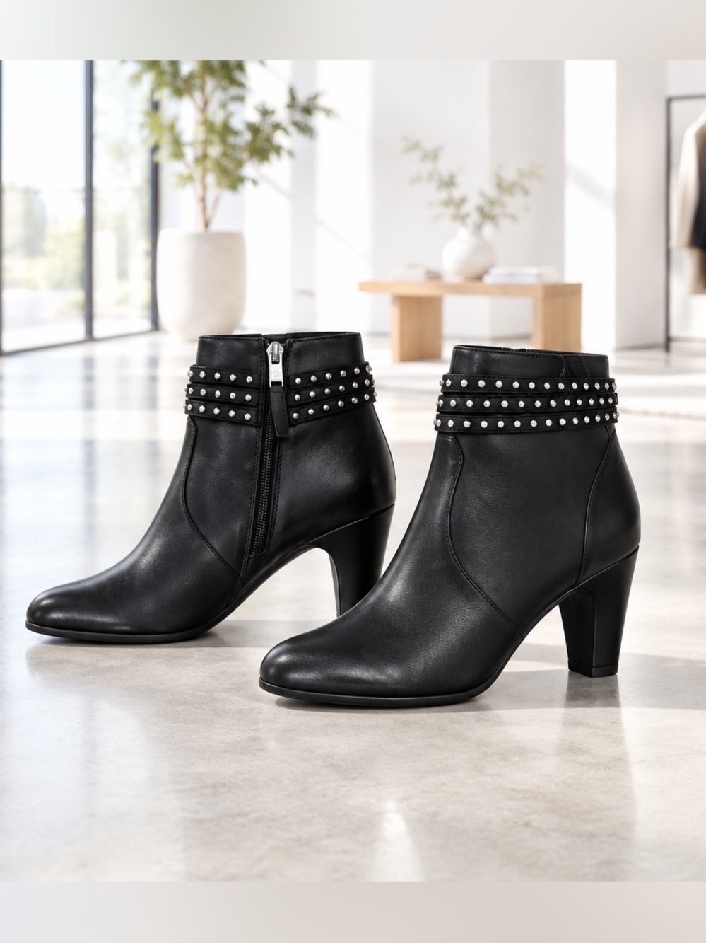 Sam & Libby black faux leather ankle boot 2.5” kitten heel studded strap Sz 8